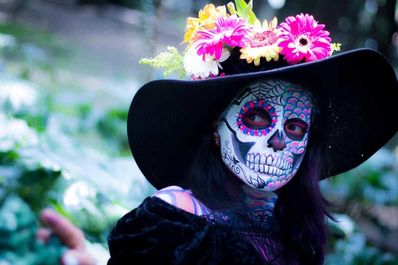 Oaxaca: Day of the Dead Evening Walking Tour with Dinner - Meeting at Plaza Cruz de Piedra