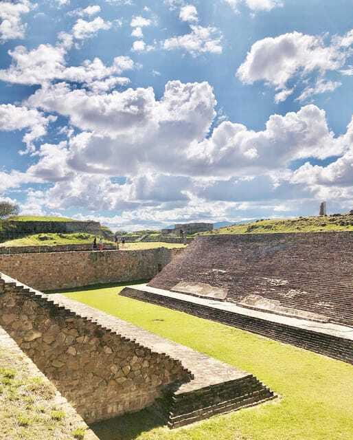 Oaxaca de Juarez: Monte Alban Half-Day Tour - The value of a bilingual guide