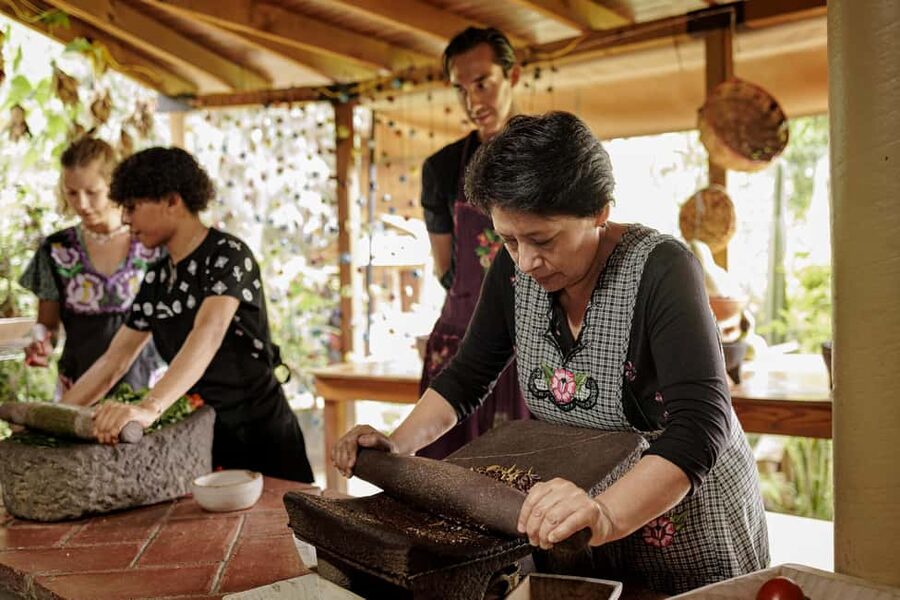 Oaxaca de Juarez: Traditional Oaxacan Cooking Class - Grinding Mole on a Metate