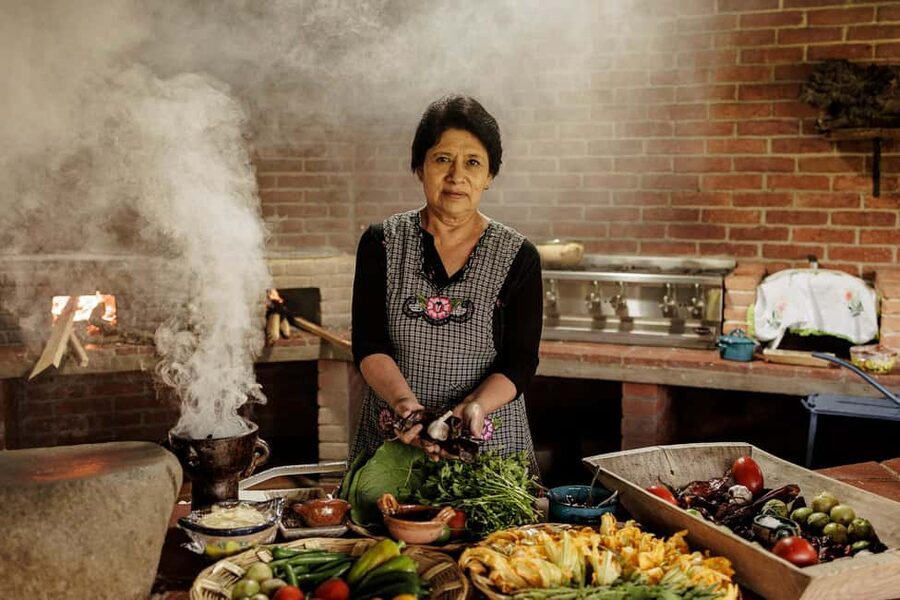 Oaxaca de Juarez: Traditional Oaxacan Cooking Class - Learning Tortillas, Tetelas, Memelas, and Tlayudas
