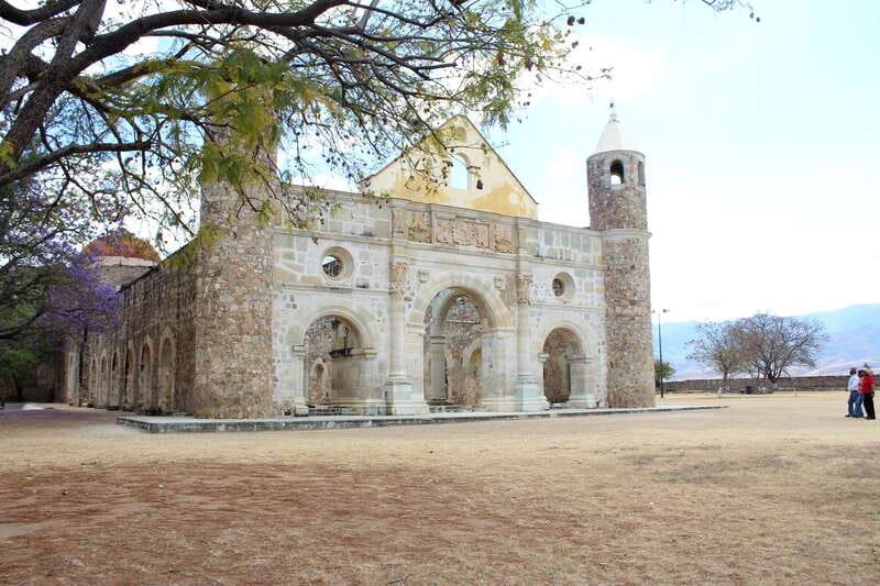 Oaxaca: Monte Alban and the Art of Oaxaca - Monte Albán puts the day in perspective