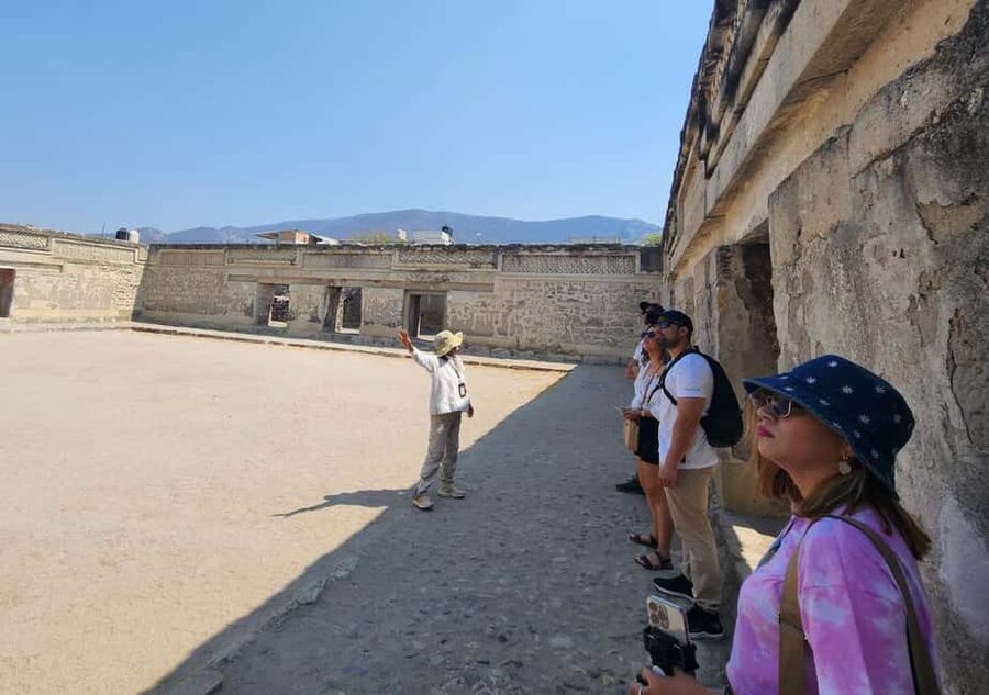 Oaxaca: Tule, Mitla & Hierve el Agua, & Mezcal Tour - Lunch in San Pablo Villa de Mitla