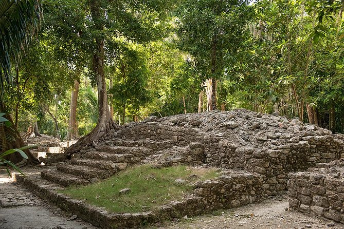One Day Tour to Chacchoben Mayan City and Bacalar Lagoon with a Certified Guide - Fajitas, tacos, aguas frescas, and a welcome pause