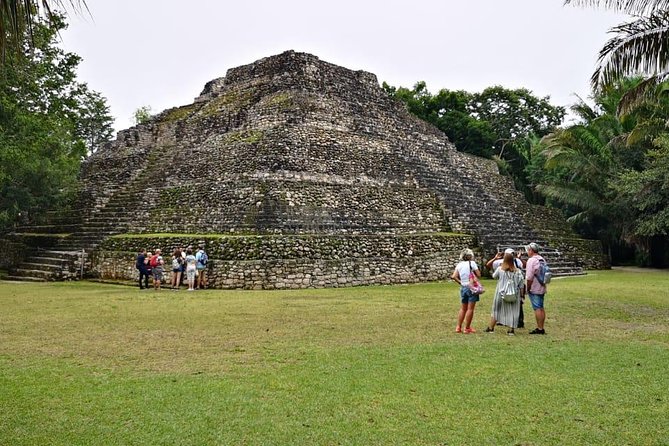 One Day Tour to Chacchoben Mayan City and Bacalar Lagoon with a Certified Guide - Chacchoben: jungle ruins with a real sense of place