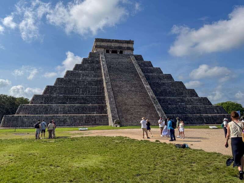 Playa del Carmen: Chichen Itza, Valladolid, Cenote & Buffet - Guides make the packed schedule worthwhile