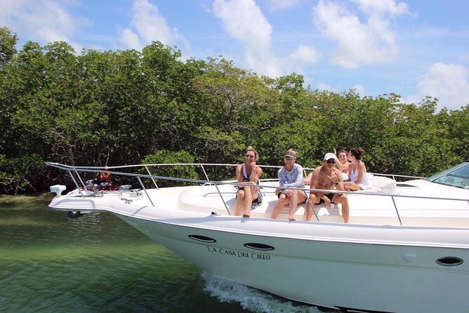Private 50FT Yacht Rental in Cancún P8 - Birthday groups, families, and quiet-water afternoons