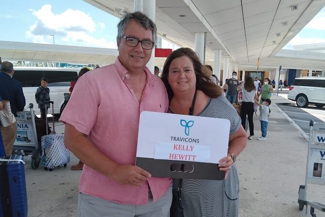 Private Airport Transportation in Mexico - Drinks set the tone for the ride