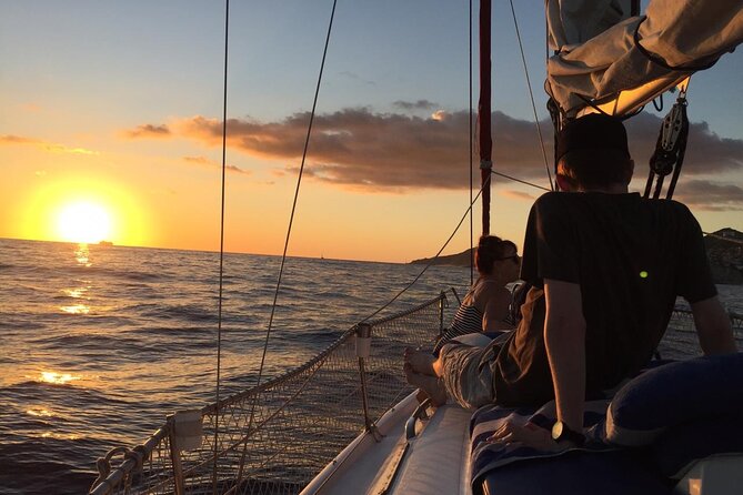 Private Cabo San Lucas Sunset Cruise on 33´ sailboat - El Arco and the rocky edge of Land’s End