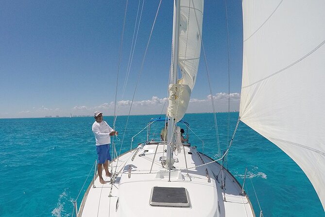 Private Customizable Sailing Tour in Cancun - Boat size, comfort, and the photographs
