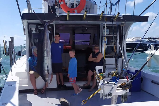 Private fishing charter Boat 48ft 12 pax Good Marlin and Sailfish - Meeting the crew at Marina Sunset Club Lagoon