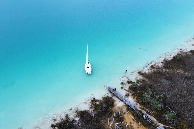 Private sailing tour of Bacalar Lagoon - Why Bacalar is best seen from the water