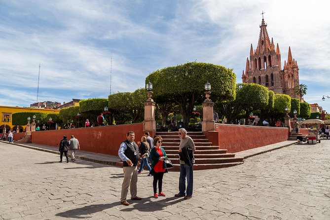 Private San Miguel de Allende Walking Tour - Jardin Allende and the first feel of downtown