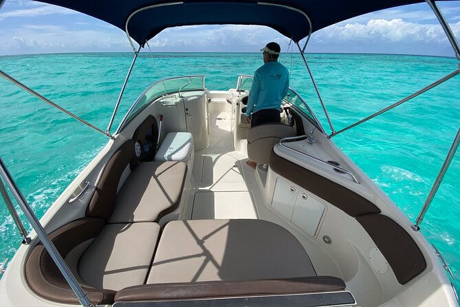 Private snorkeling with 23ft Sea Ray in San Miguel de Cozumel - Service, space, and the private-group advantage