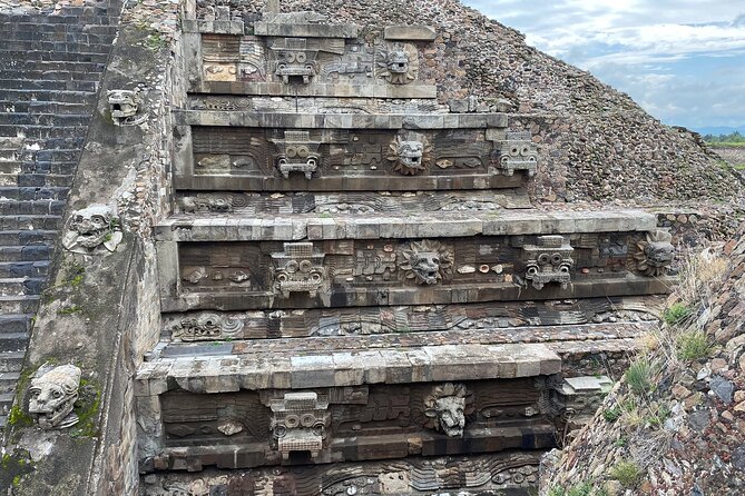 Private Tour with Archaeologist and VR Experience at Teotihuacan - Walking the Avenue of the Dead