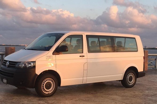 Private Transfer Cancun-Playa del Carmen/Ferry/Puerto Aventuras - Finding your driver at Cancun Airport