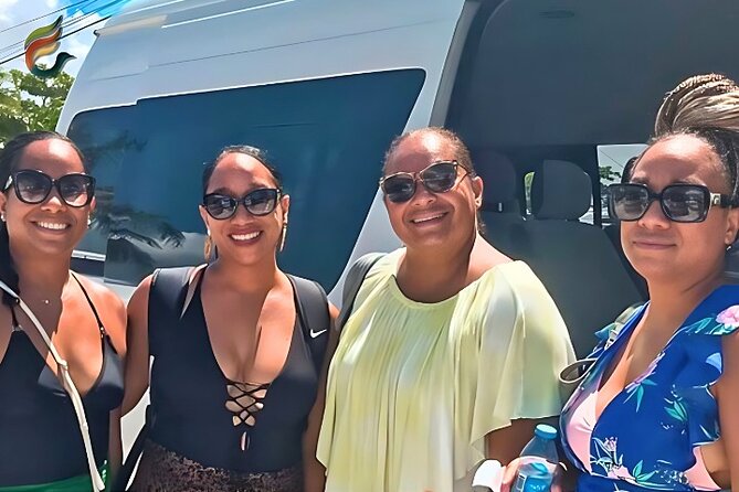 Private Transfer Cancun-Playa del Carmen/Ferry/Puerto Aventuras - Safety and comfort in the van