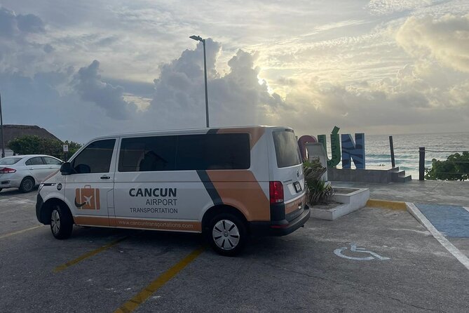 Private Transfer from Cancun Airport to Boulevard Kukulcan - How the service earns its strong rating