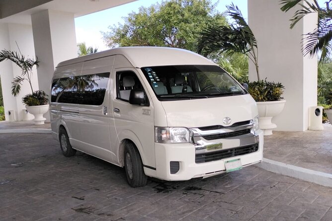 Private Transfer from Cancun Airport to Cancun Hotels 1-7 People - Finding the driver at Terminals 2, 3, and 4
