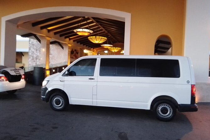 Private Transfer from Cancun Airport to Cancun Hotels 1-7 People - The ride from Cancun Airport to your hotel