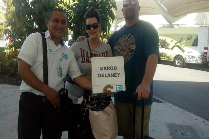 Private transfer round Cancun airport -Playa del Carmen - airport. - Driver service: punctual, polite, and not always in English