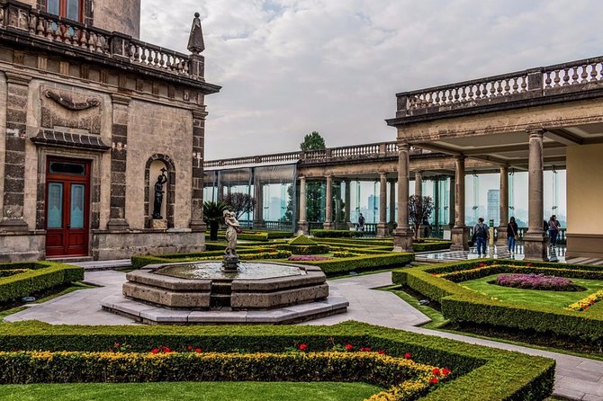 Private Walking Tour Anthropology Museum & Chapultepec Castle - Walking through Chapultepec Park