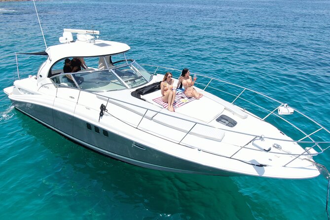 Private Yacht Sea Ray all-inclusive charter in Cabo - Snorkeling, paddleboards, kayaks, and the floating mat