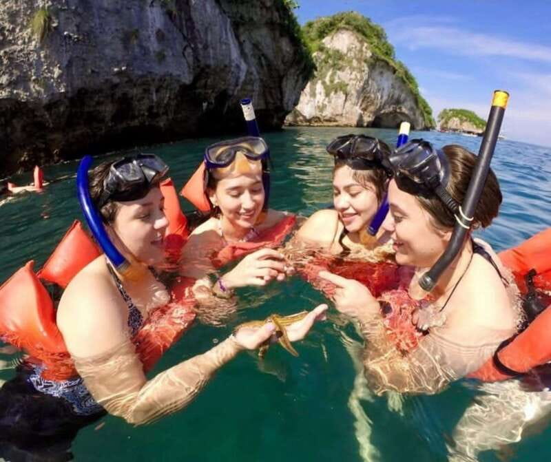 Puerto Vallarta: Los Arcos Islands Boat Tour and Snorkeling - Meeting the guide in central Puerto Vallarta