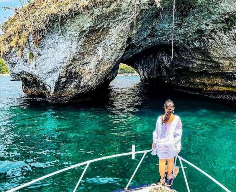 Puerto Vallarta: Los Arcos Islands Boat Tour and Snorkeling - Cruising around the five Los Arcos islands