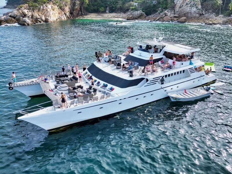 Puerto Vallarta: Yelapa Mega Yacht Cruise - Cruising across Bahía de Banderas