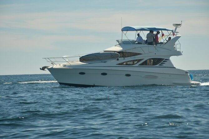 Pura Vida Yacht 42 FT with all inclusive service in Cabo - Who will enjoy this Cabo yacht most