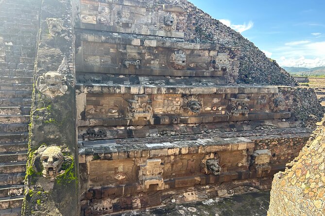 Pyramids of Teotihuacan and restaurant la Gruta (Original) - The tequila tasting and artisan stops