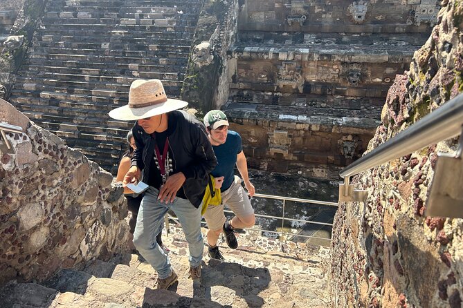 Pyramids of Teotihuacan and restaurant la Gruta (Original) - Group size, guides, and the feel of the day