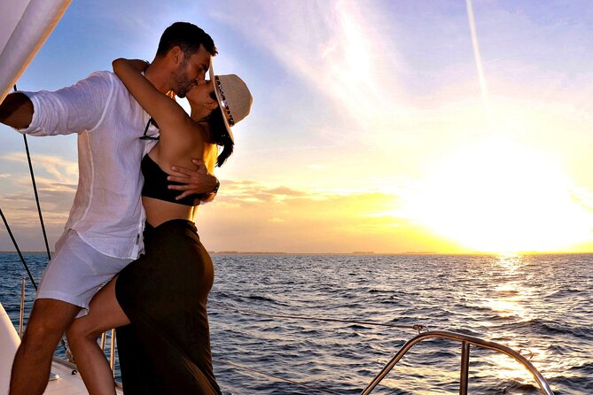 Riviera Maya Luxury Sunset Sailing plus Light Dinner and Open Bar - Sailing the Riviera Maya coast