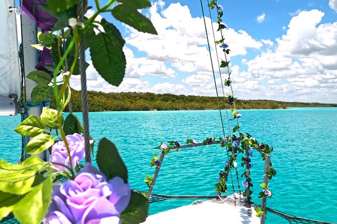 Sail 4hr in the most SECRET Spot of Bacalar and Beach Club. - Seasonal fruit and homemade hibiscus water