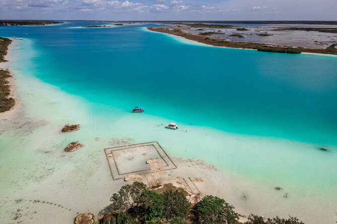 Sailboat tour across the seven colors lagoon in Bacalar - Why Bacalar’s lagoon is worth seeing by sailboat