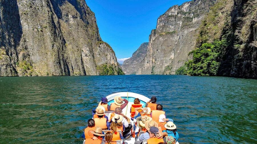 San Cristóbal: Canyon, Viewpoints & Chiapa de Corzo Tour - Drivers, guides, and language support