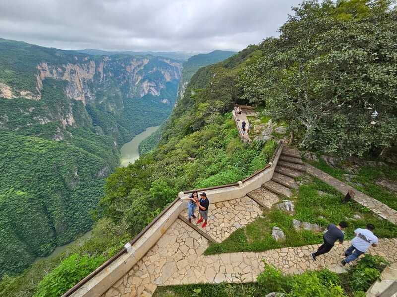 San Cristobal: Sumidero Canyon, Chiapa de Corzo, & Miradores - Chiapa de Corzo, fountains, food, and handicrafts