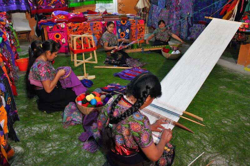 San Cristobal: Zinacantan and San Juan Chamula Tour - What the bilingual guide adds