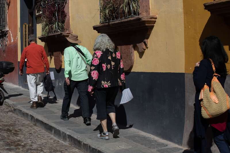 San Miguel de Allende: Chocolate Tasting and Walking Tour - Cobblestones, landmarks, and a useful city orientation