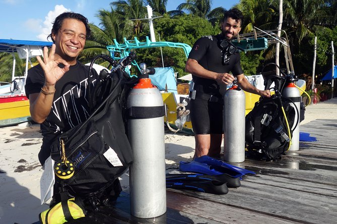 Scuba diving at MUSA the underwater museum for certified divers - What happens between the two underwater sessions