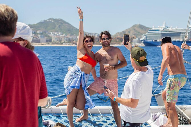 Snorkel Cruise in Los Cabos - Meeting Pez Gato at the Cabo marina