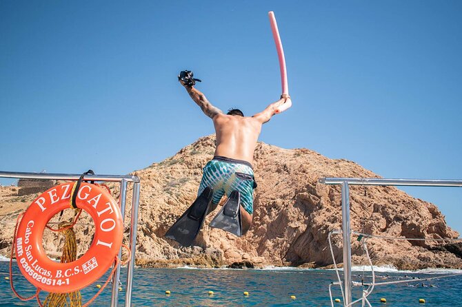 Snorkel Cruise in Los Cabos - A roomy catamaran with a party mood