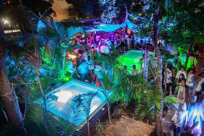 Social Pubcrawl Barcrawl Tulum - The people who make or break the night