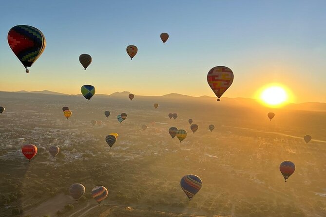 Sunrise Balloon Flight over Teotihuacan and Breakfast in Cueva - Breakfast in a Teotihuacan Cavern