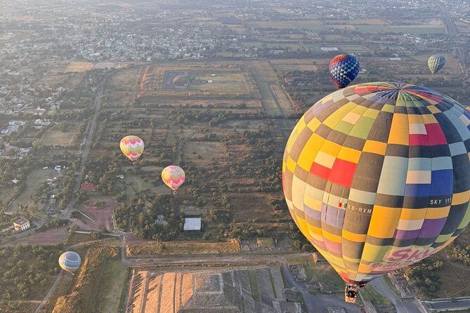 Sunrise Balloon Flight over Teotihuacan and Breakfast in Cueva - Watching Teotihuacan wake from a balloon