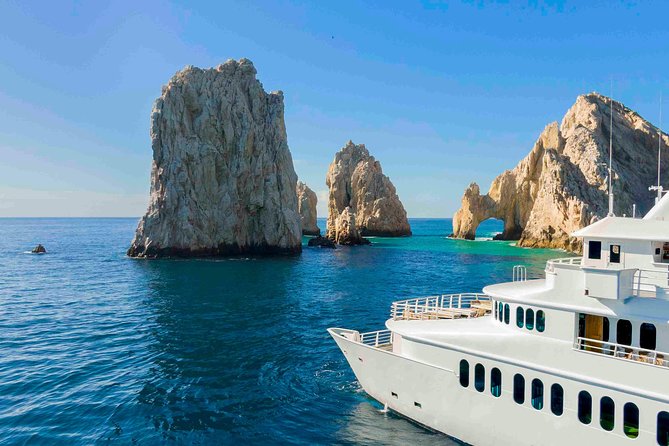 Sunset Mexican Dinner Cruise and Live Music in Cabo San Lucas - The first views: Cabo’s Arch and Lover’s Beach