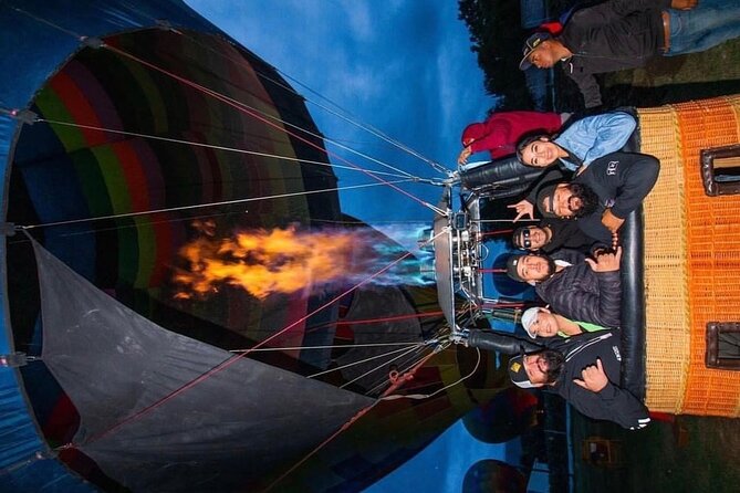 Teotihuacan balloon flight with cave breakfast and CDMX pickup - Clay or cocoa: two short workshop choices