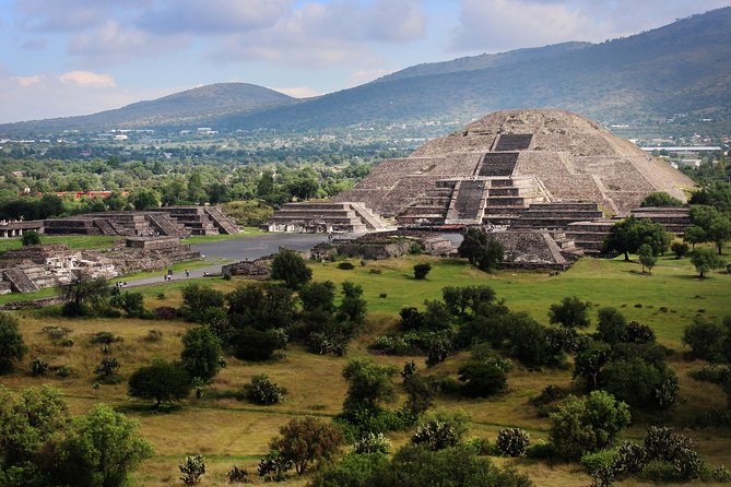 Teotihuacan & Basilica Guadalupe Tour with lunch - Transport, pickups, and the long day