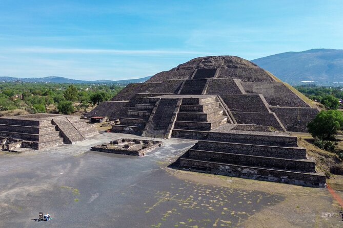 Teotihuacan Early Access Guided Tour with optional Lunch - Three hours among pyramids, plazas, and murals