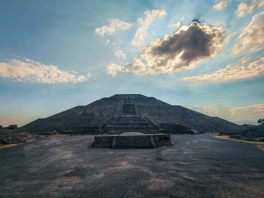 Teotihuacan from Mexico City with early access - The Pyramid of the Sun and the Pyramid of the Moon